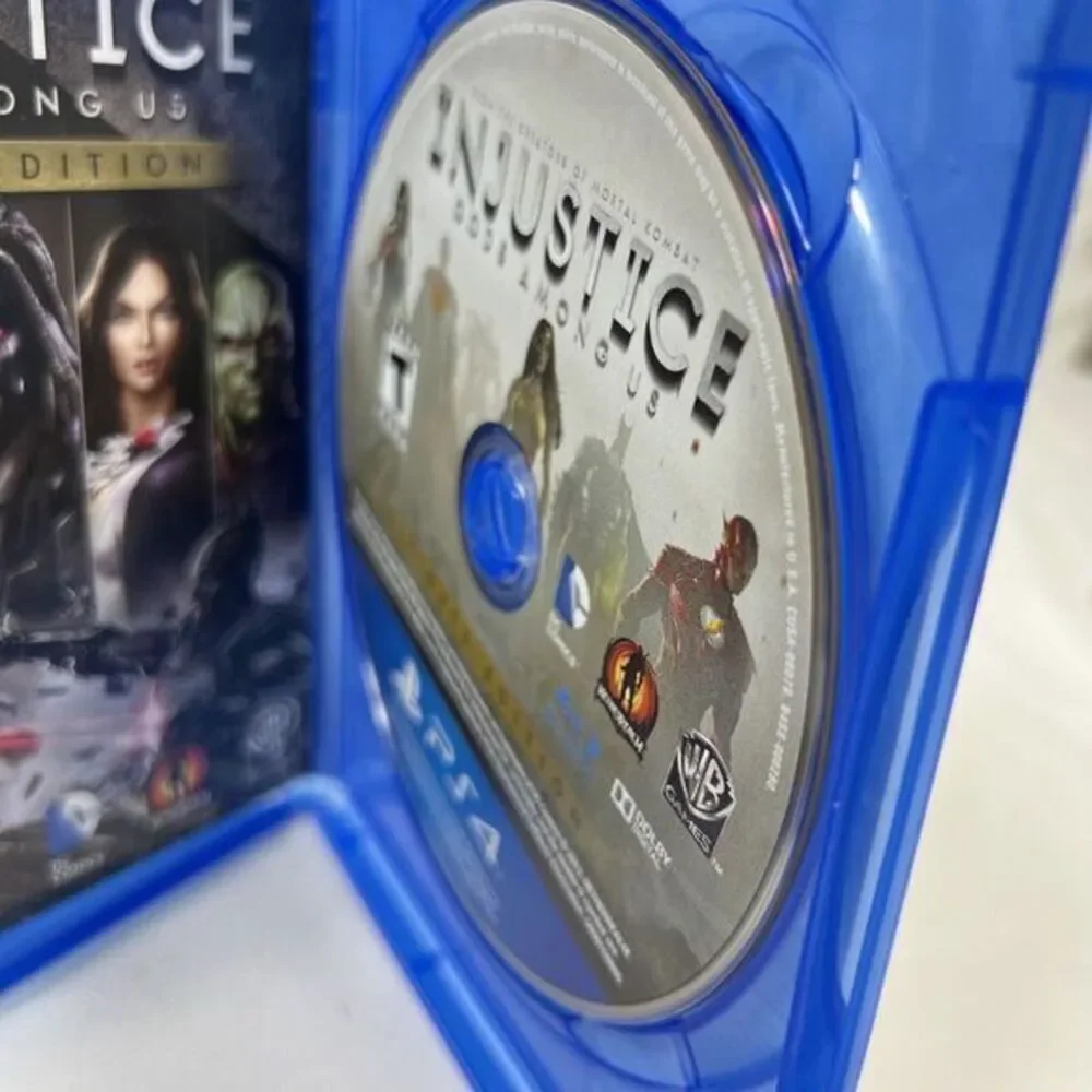 Injustice: Gods Among Us -- Ultimate Edition‎ (Sony PlayStation 4, 2013)